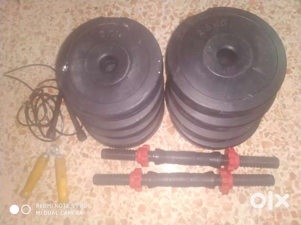 20kg set of dumbells  and wooden  hand grippper with a skipping rope