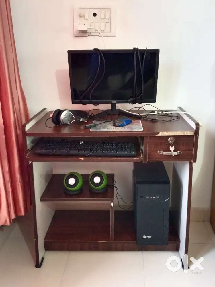Computer with computer table+ speakers+ head phone with mic