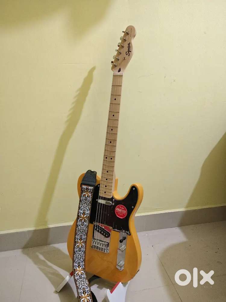Fender Squier Sonic Telecaster with padded bag.