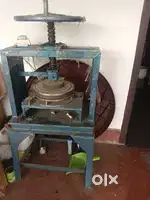 Paper plate making machine