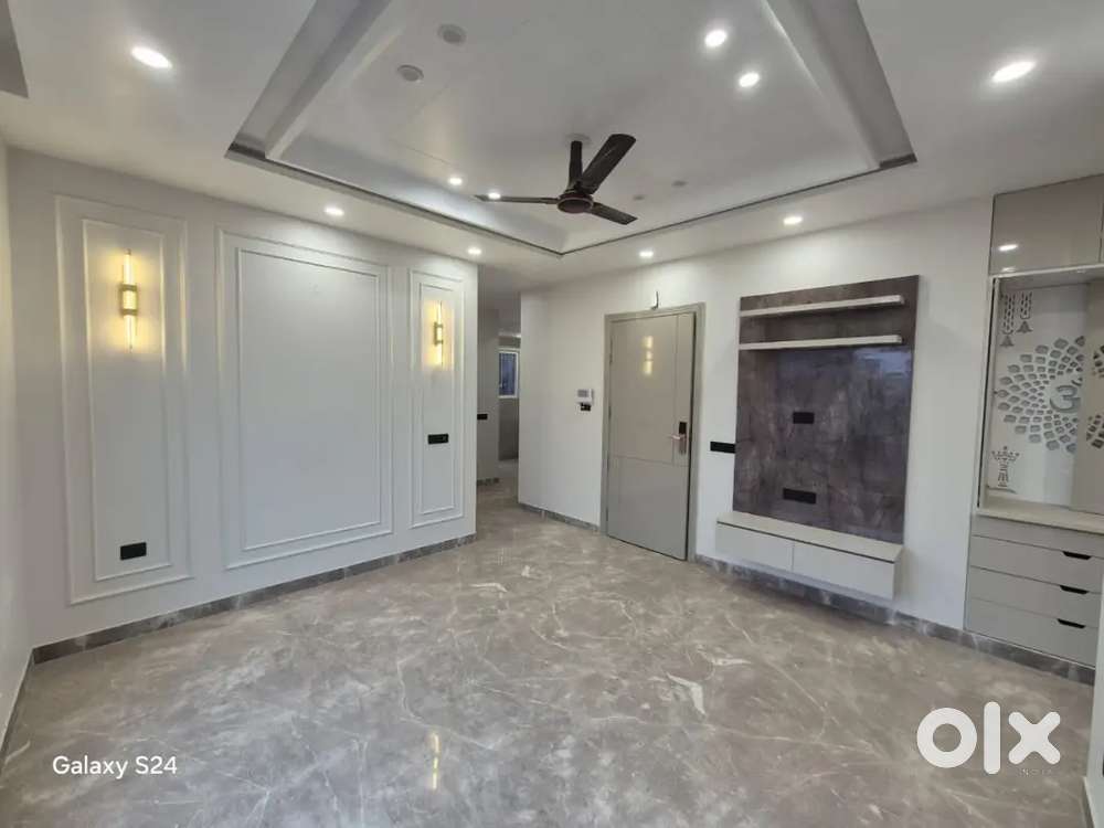 3 side corner 3bhk 3rd with roof for sale in bali nagar