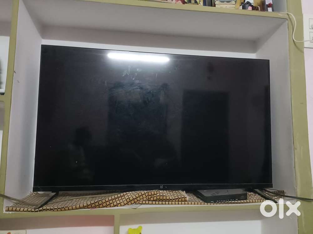 OnePlus Y Series 43 Inch Smart TV in Excellent Condition