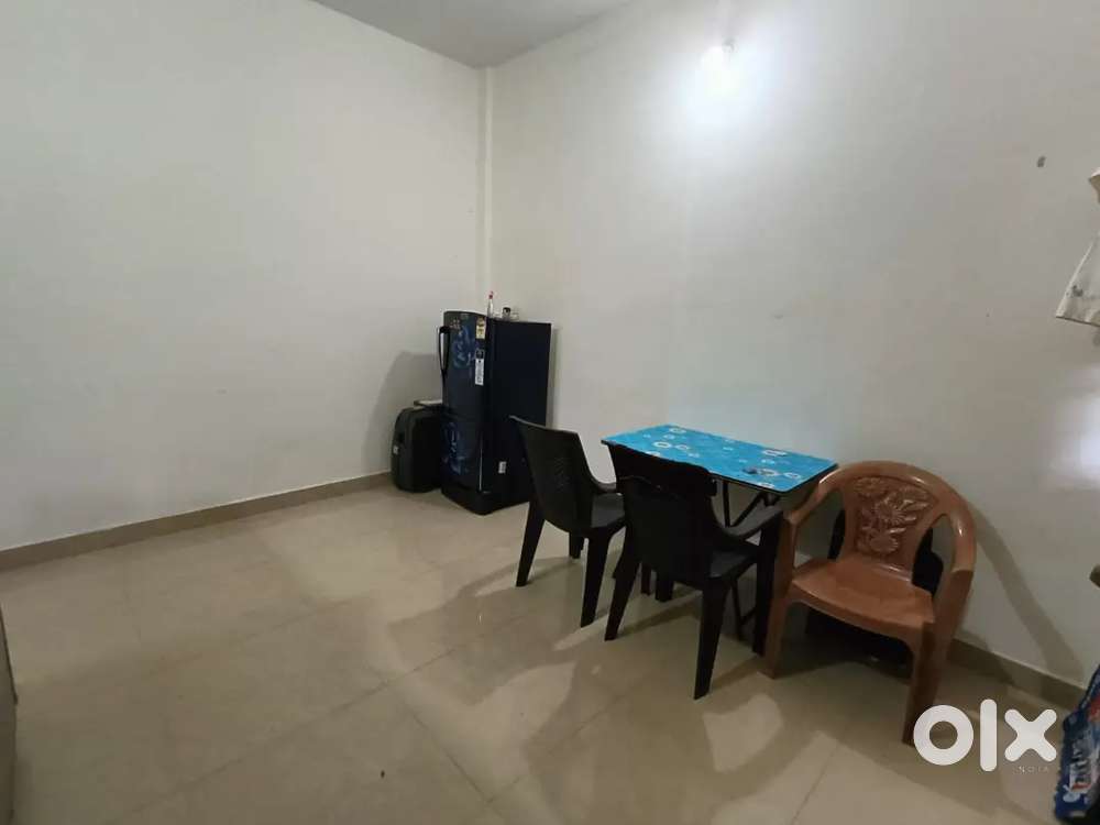 ROOMATE WANTED(MEDICAL STUDENT)