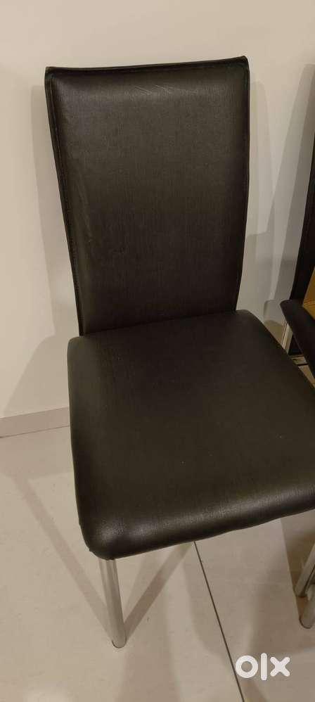 6 seater dining table for sell