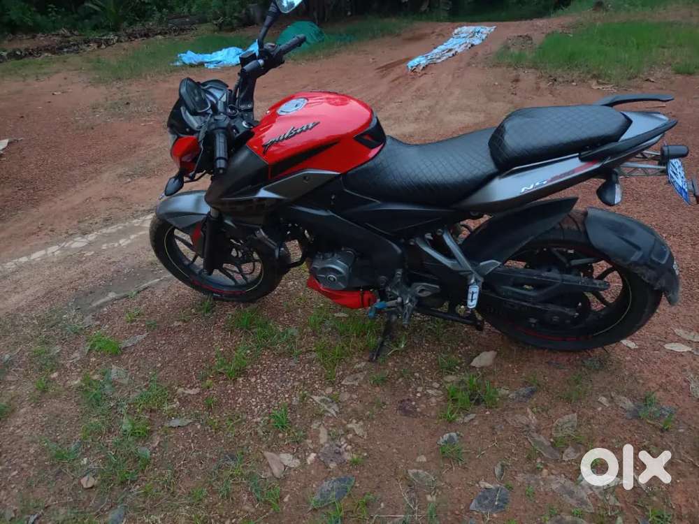 BAJAJ NS200