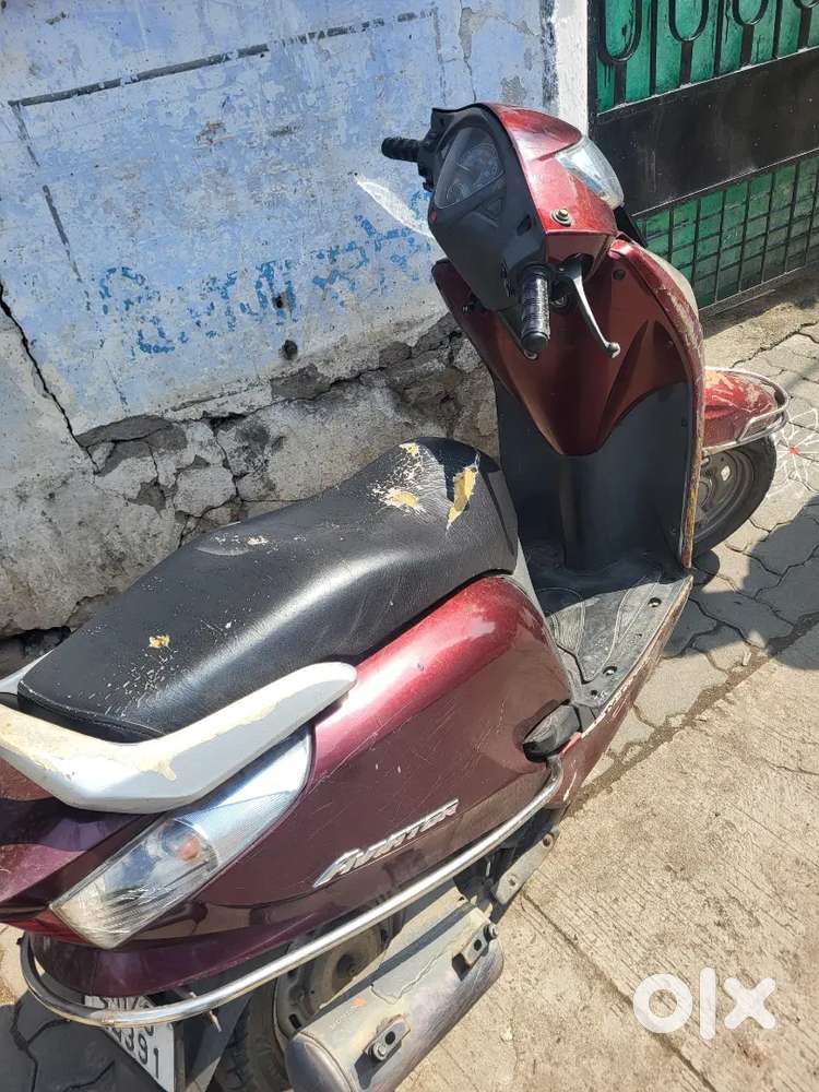 Used maroon aviator on olx