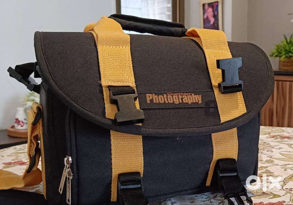 Used Nikkon D7000 (body + 2 lenses + 2 camera bags)) for