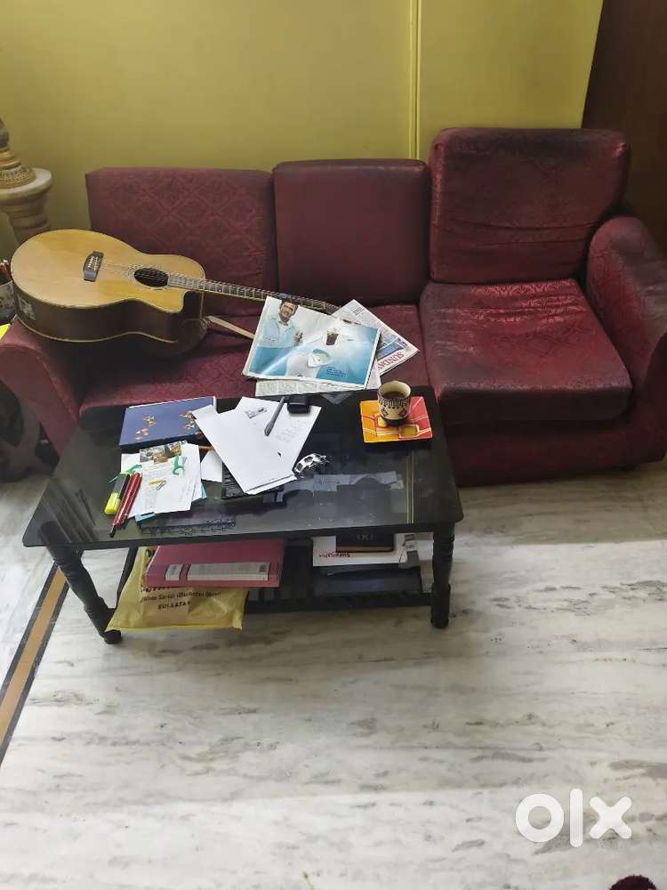 Sofa set at throw away prices immediate