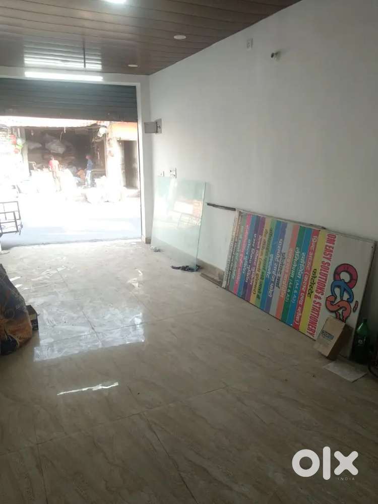 13/23 shop available govind garh market k beech hai very crowded hai