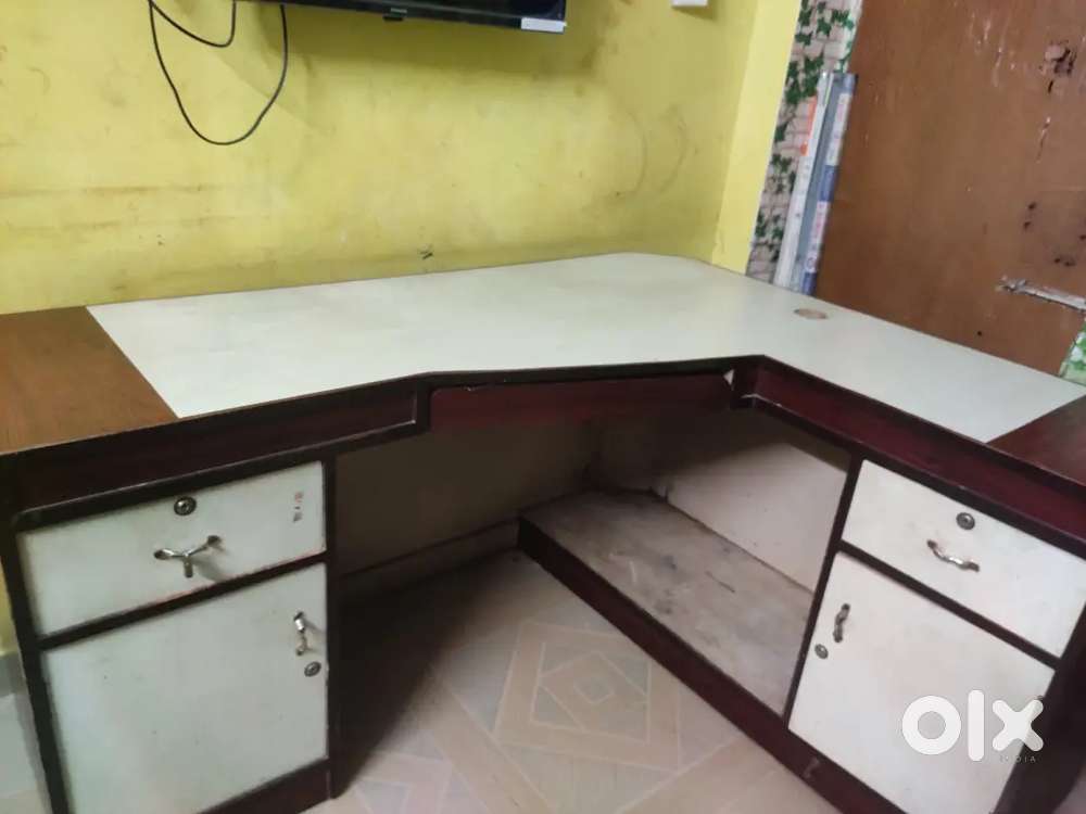 L shaped office computer table