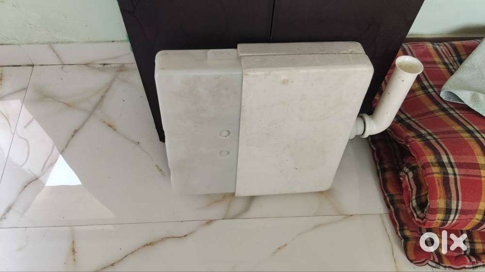 Flush tank