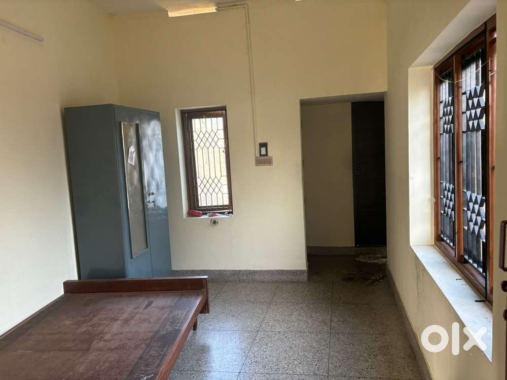 Single room+attached bathroom