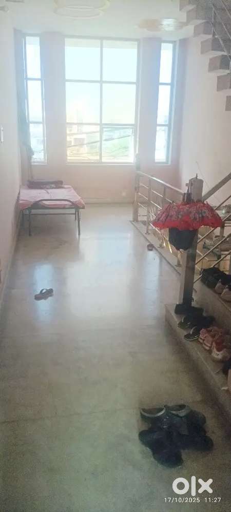 Complete floor with, large balcony, store