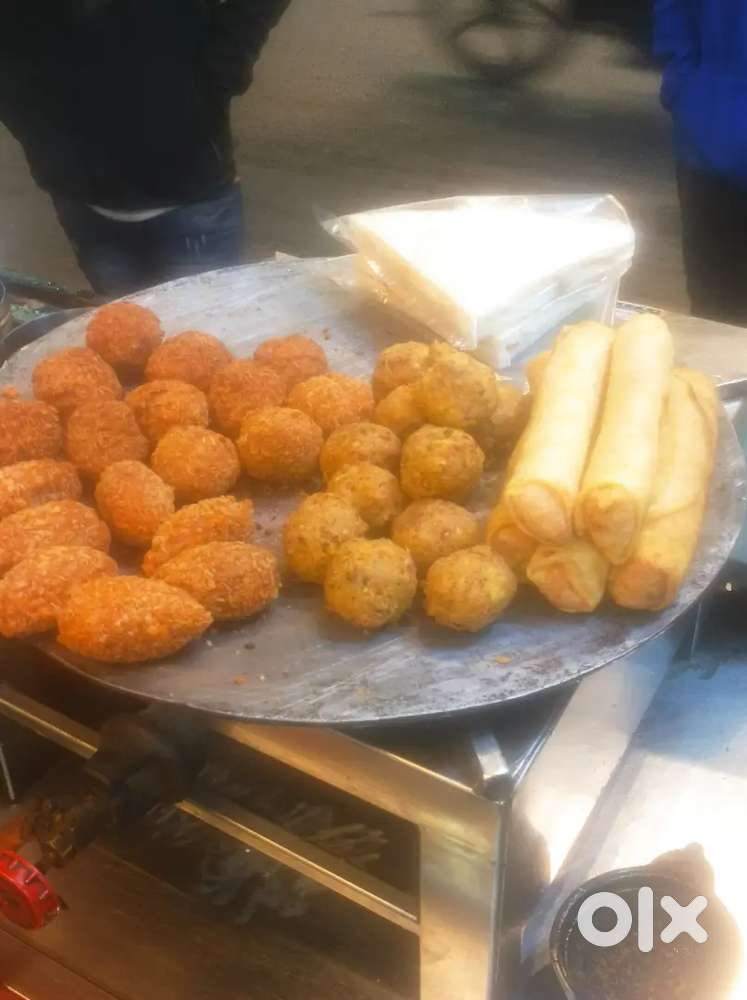 Egg roll karigar chahiye tri nagar delhi mein