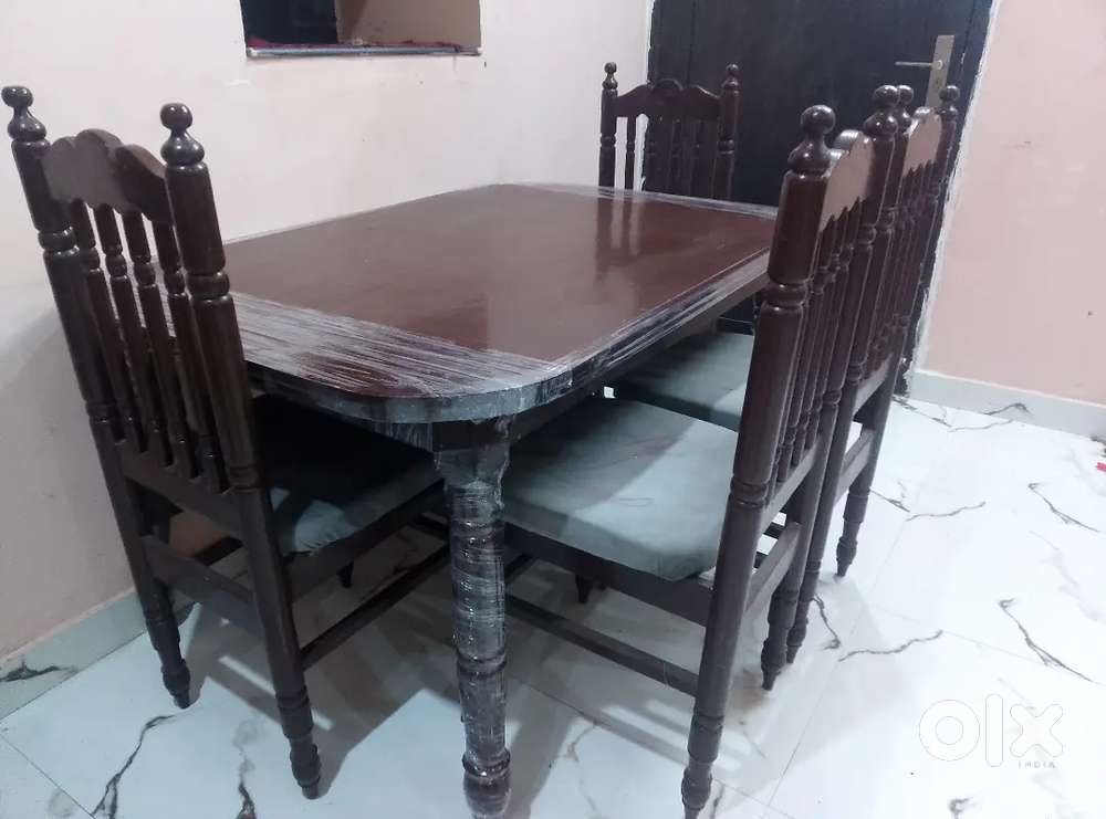 Dinning table for sale