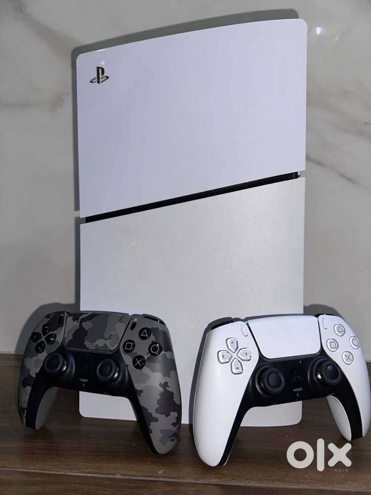 SONY PLAYSTATION PS5 WITH 2 CONTROLLERS (SLIM DISC VERSION)