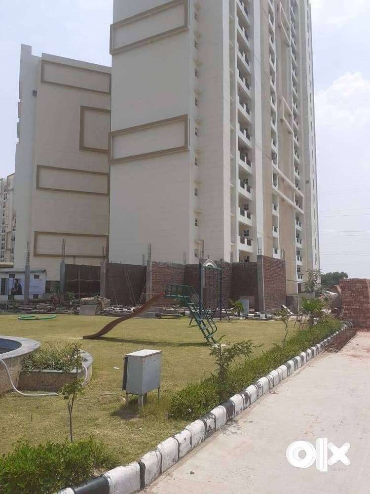 3 bhk semi furnished flat for rent in Sector 110 Mohali