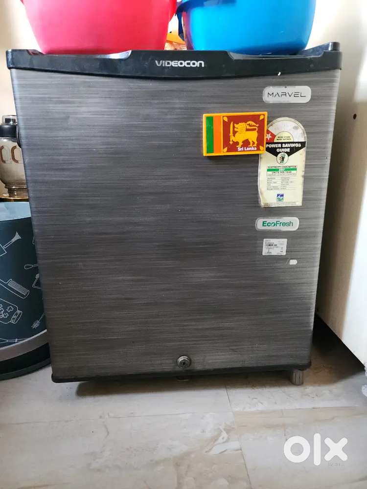 Fridge (mini bar)