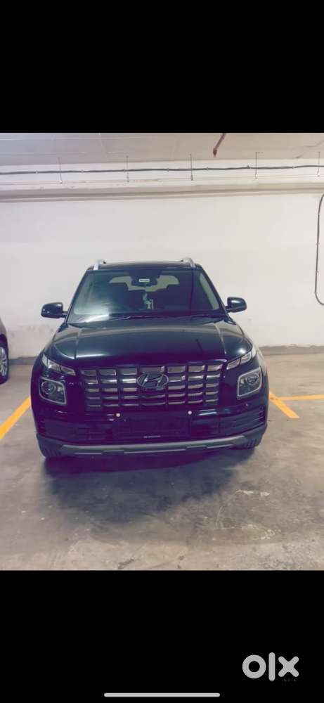 Hyundai Venue 2022 Petrol Well Maintained