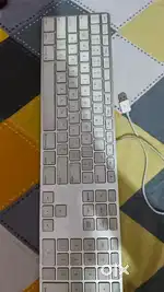APPLE WIRED KEYBOARD