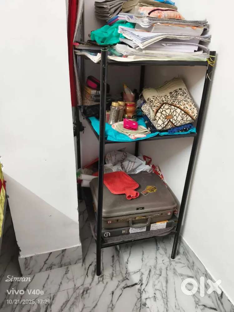 Very good condition iron stand with 3 racks