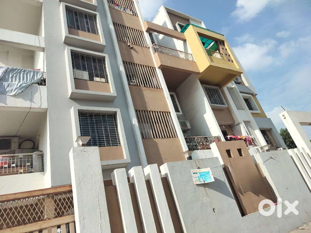 Price negotiable  om nagar near koradi road lift is available