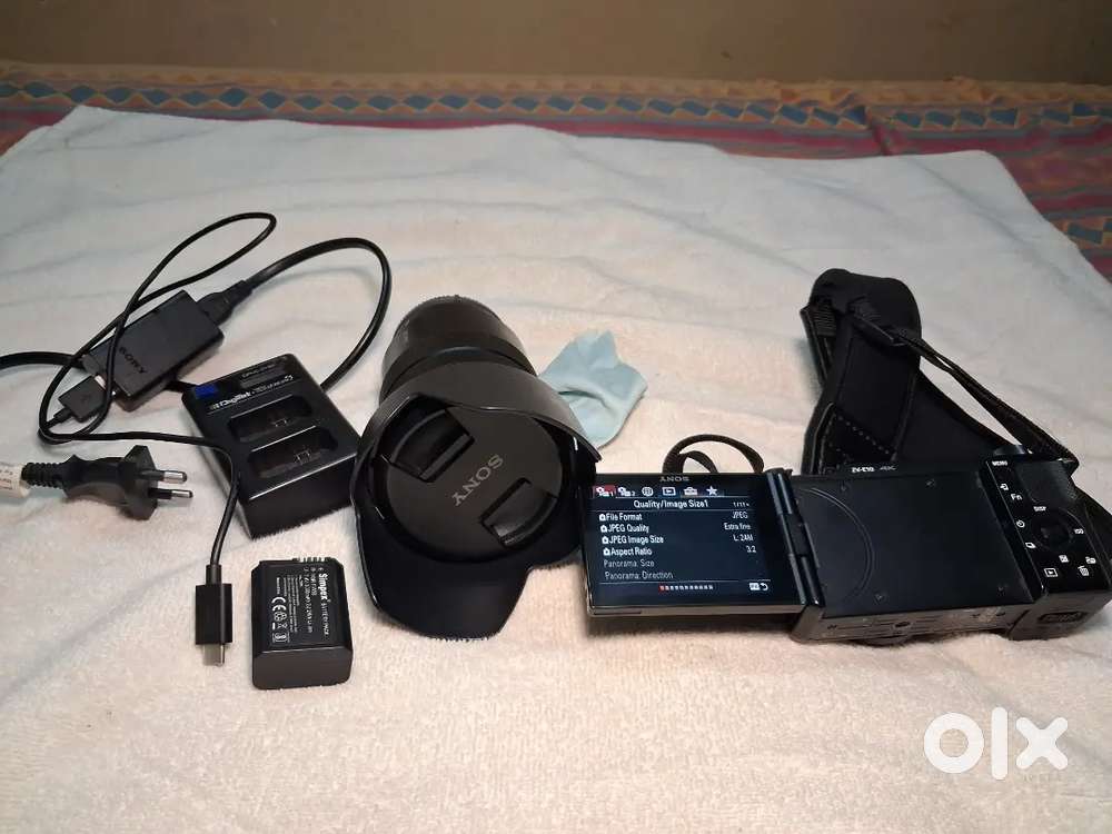 Sony Alpha ZVE10 with Zoom lence 18-105mm