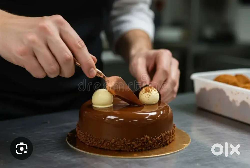 We are looking for commi 2 to make cakes and bakery tasks ⁷