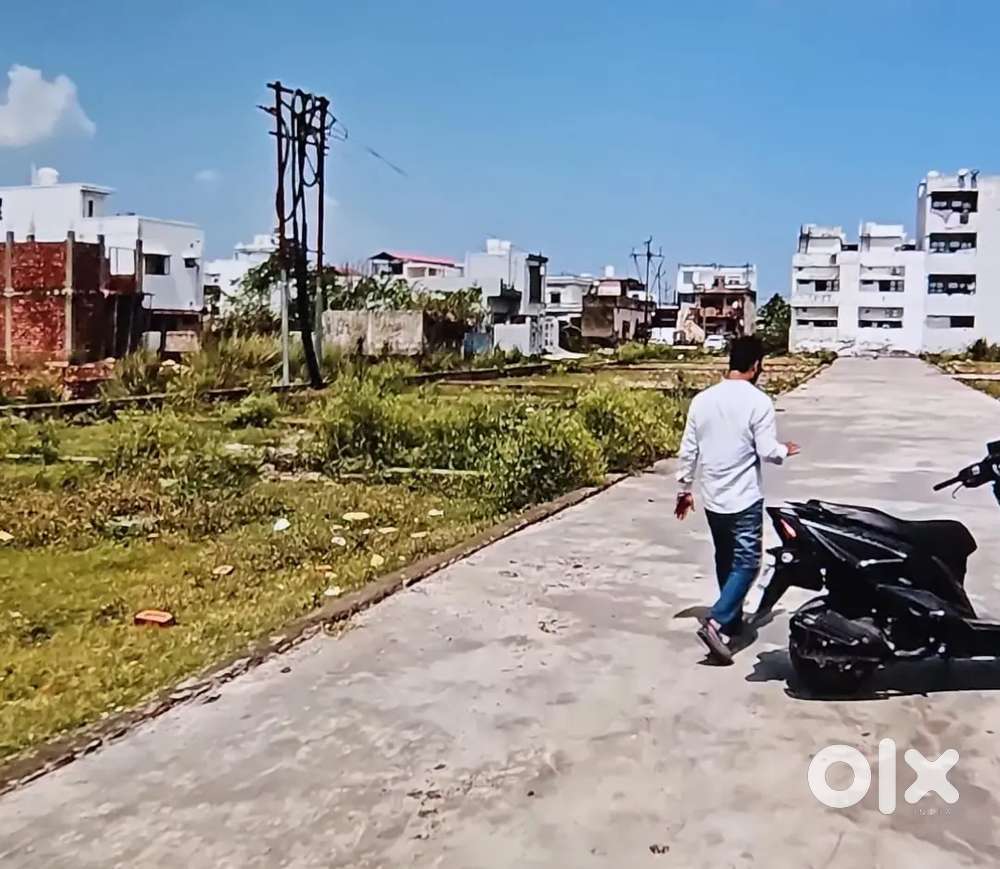 100 Gaj plot for sale( dubbal side road)