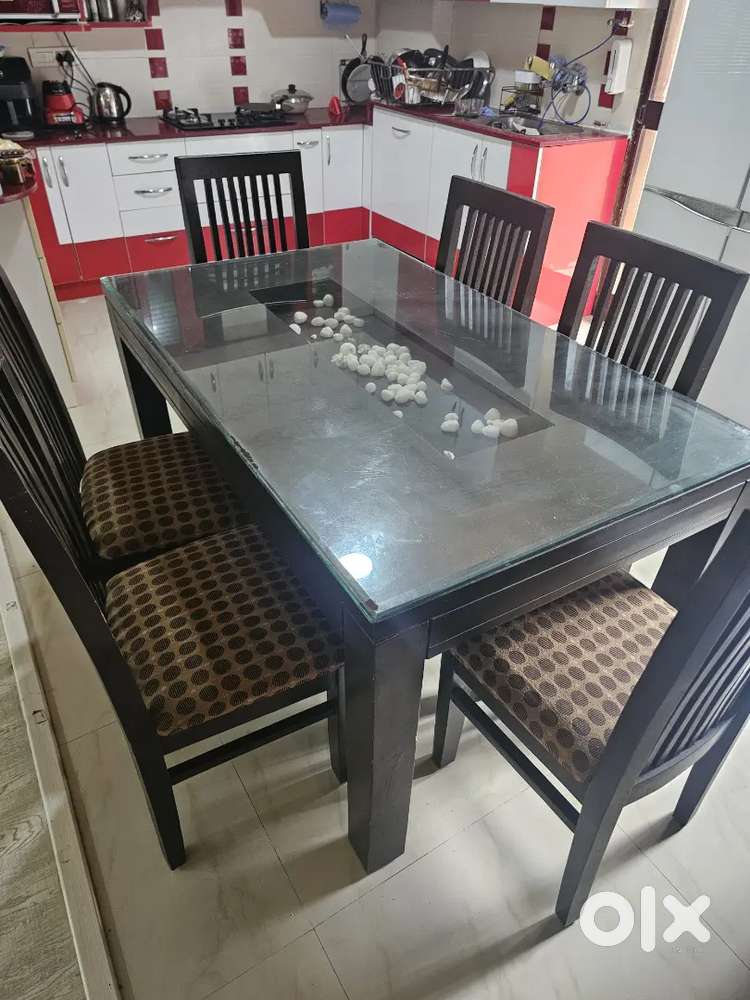 6 seater Dining table for sale