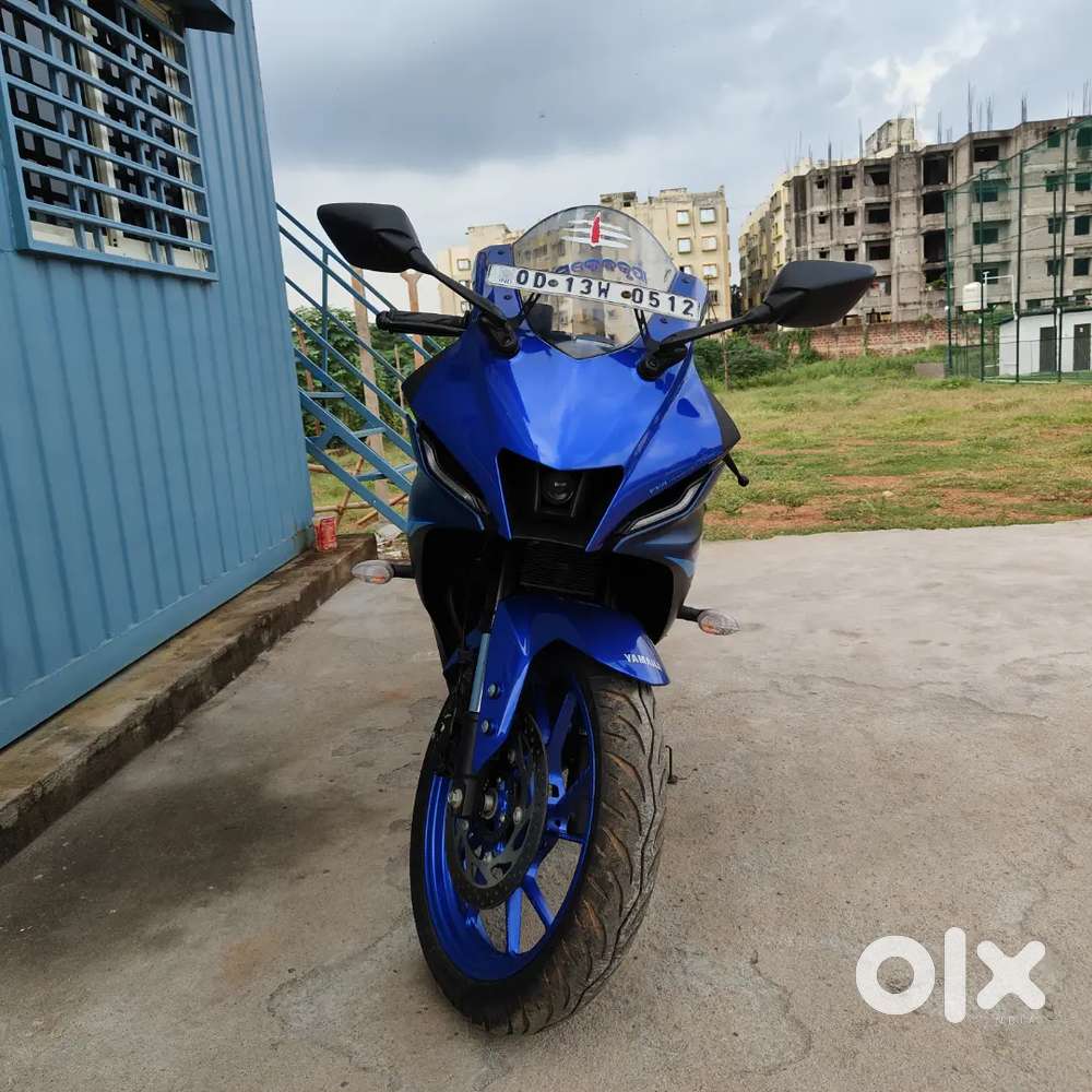 Yamaha r15 v4 11 months old quickshifter model