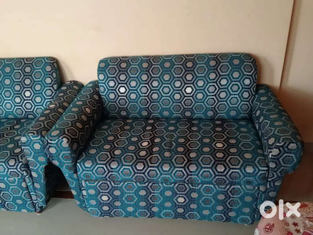 Sagwan wood sofa set 2+2