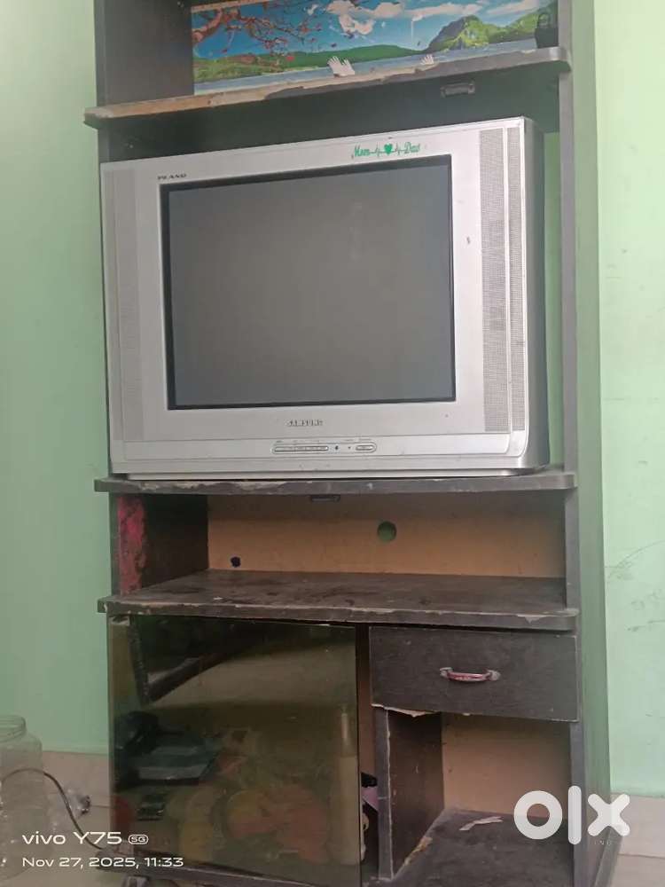 SAMSUNUG PLANO TV WITH SHOKESH VERY GOOD CONDITION  /2023 MODEL TV