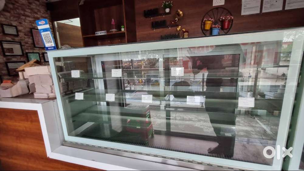 Display counter for bakeries