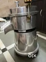 Commercial Carrot Juicer Machine with 1HP Motor, 8 Glass/Big Model
