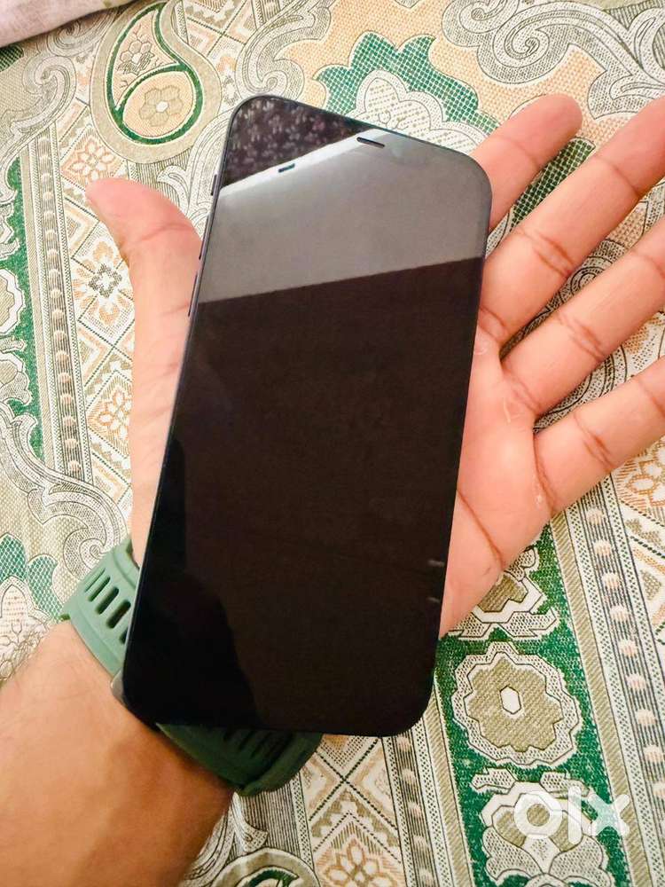 iPhone 12 – Excellent Condition  With Original Box & Accessories
