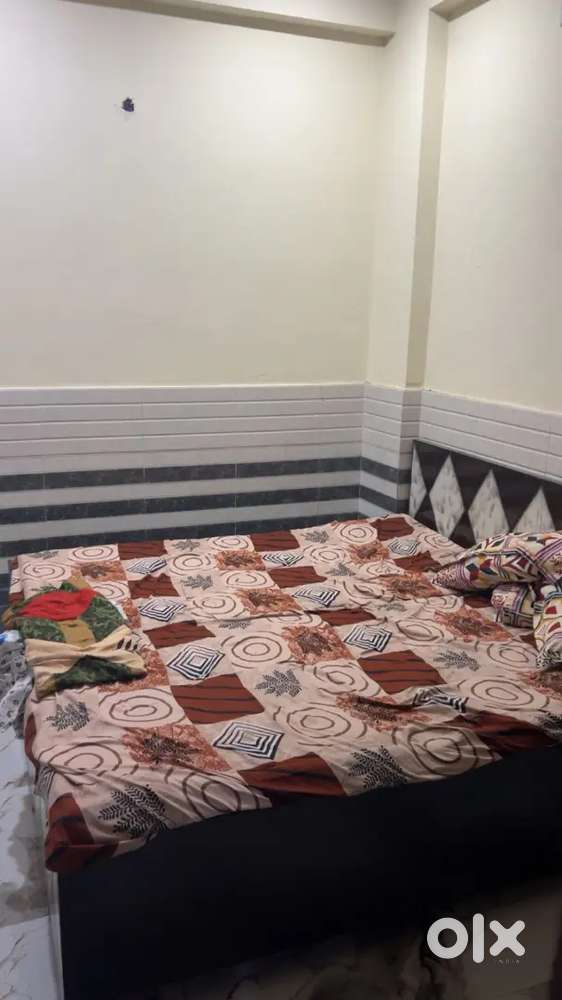 Fully independent spacious room available