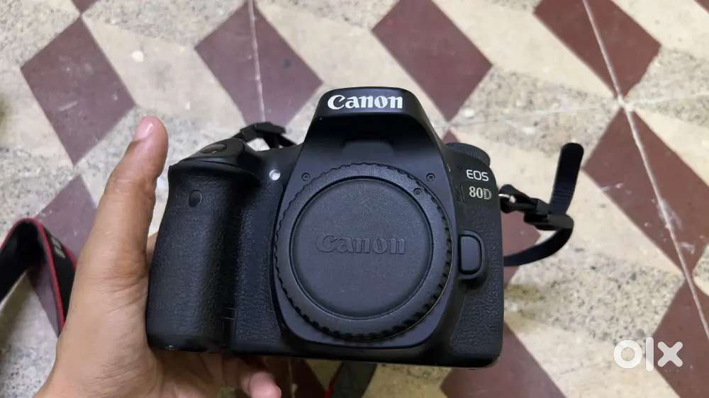 Selling canon 80d with lense