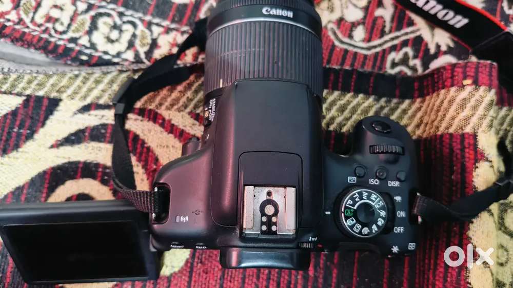 DSLR camera canon EOS 750D