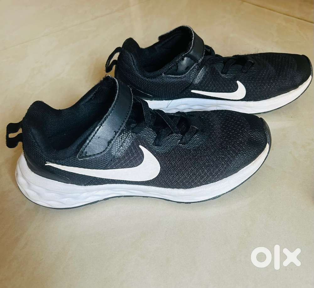 New nike shoes for boys b/w 6 to 8 years ( size US-1.5, UK-1, EUR-33)