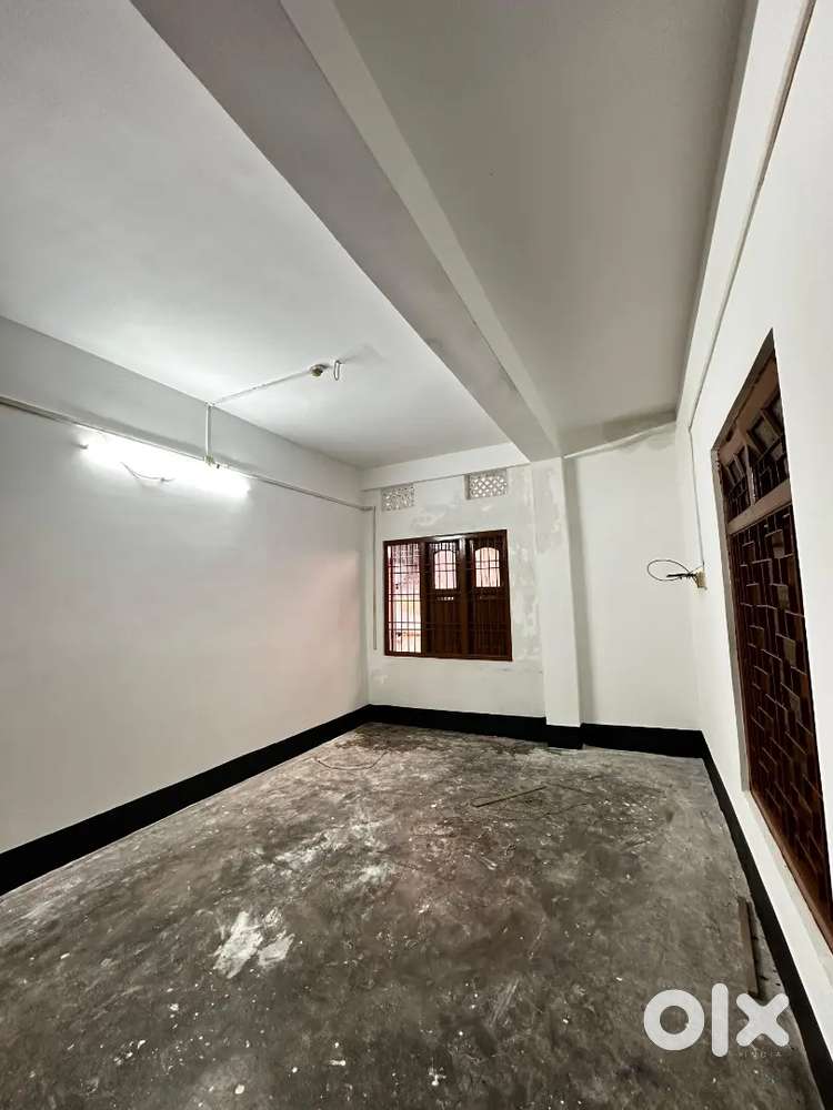 Front of main road room for rent