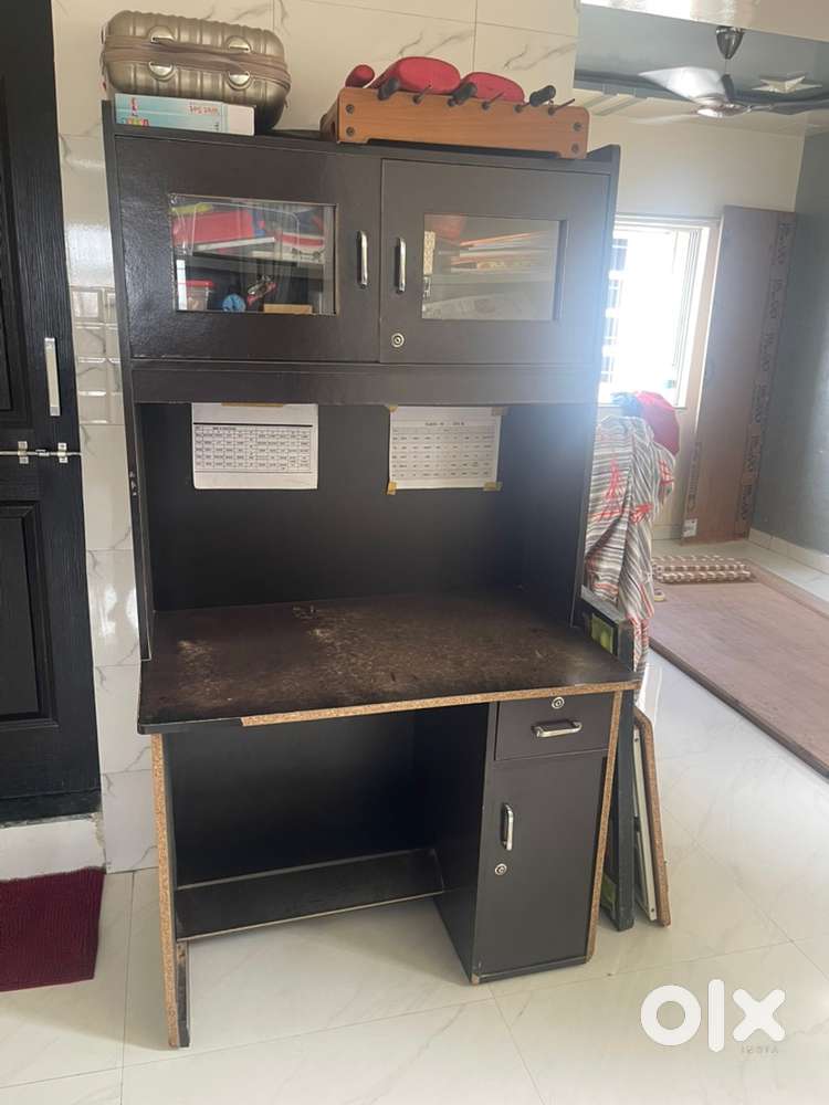 Computer table in good condition