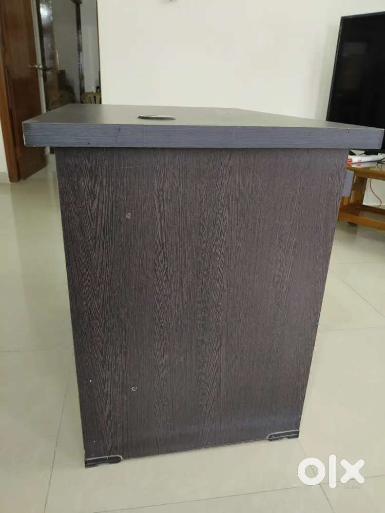 Engineering wood Computer table