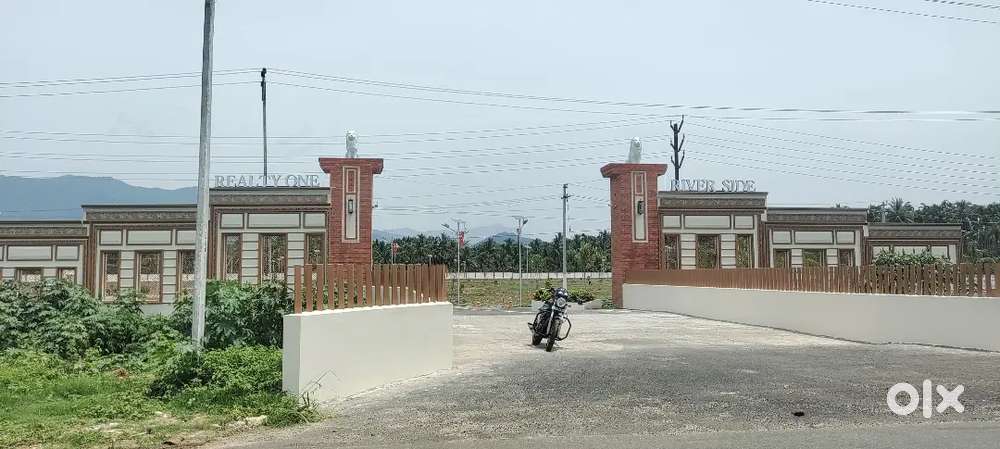 On road property in Thondamuthur