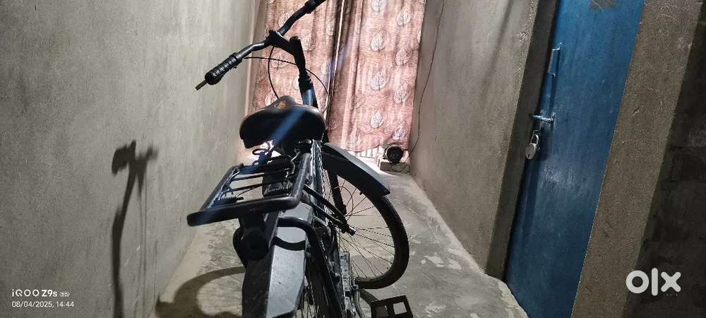 Leader black cycle
