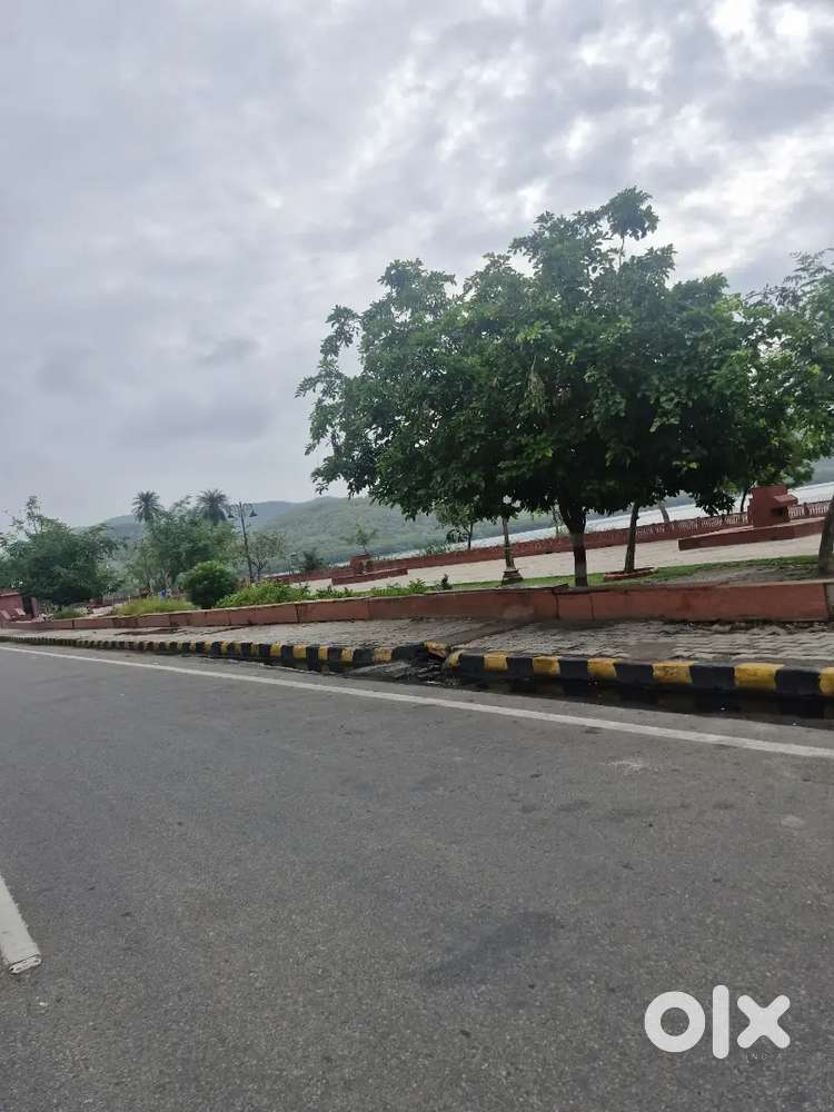 Prime location plot near 160ft road meena chawk vatika road