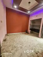 Resale 80gaj 1st floor with car parking just 32L