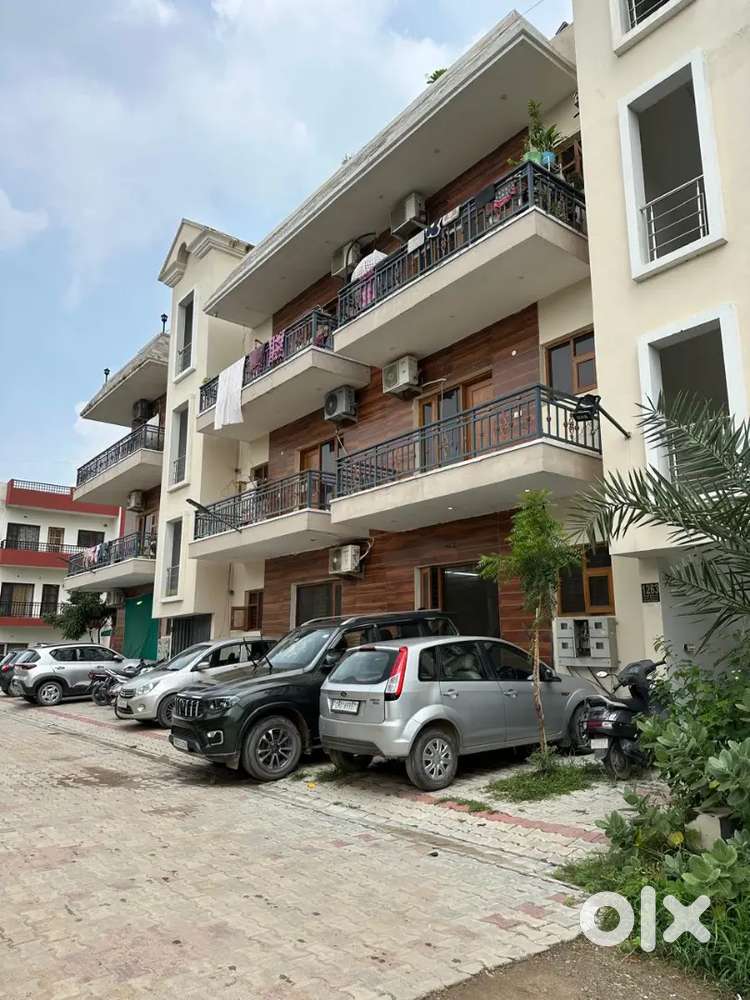 Luxury 3bhk  1350 sqft  Ground Floor Sec 123 Sunny On Highway