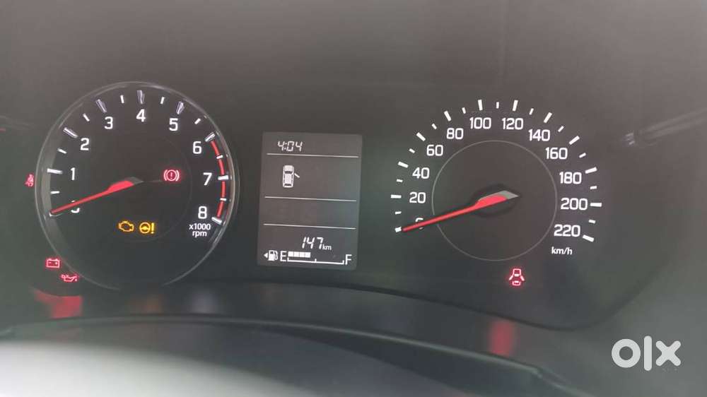 Brand New Maruti Swift LXI 2025 – Pearl Metallic Arctic White