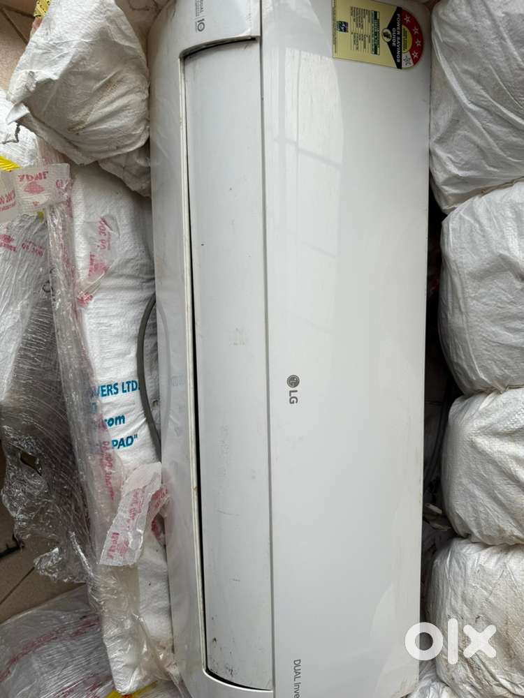 LG Split AC 1 ton age 1 year